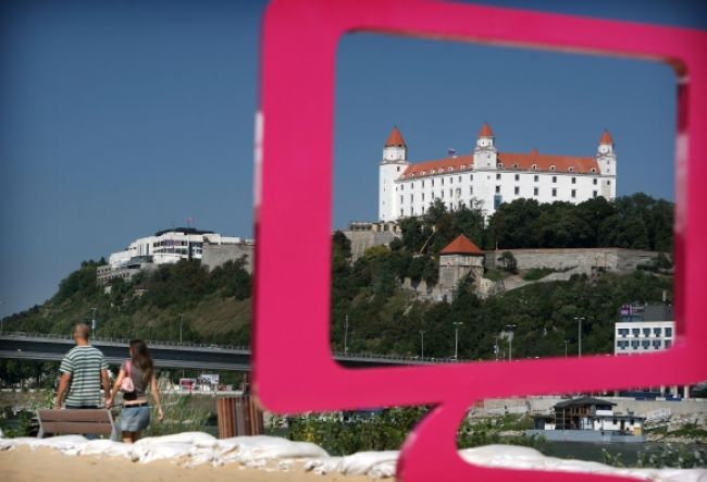 Prezidenti odštatovali bratislavský summit slivovicou