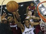 Spurs deklasovali vo finále Miami a vytvorili rekord