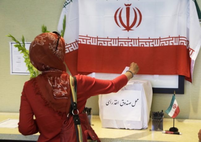 Iránci nahradili Ahmadínedžáda umierneným Rauháním