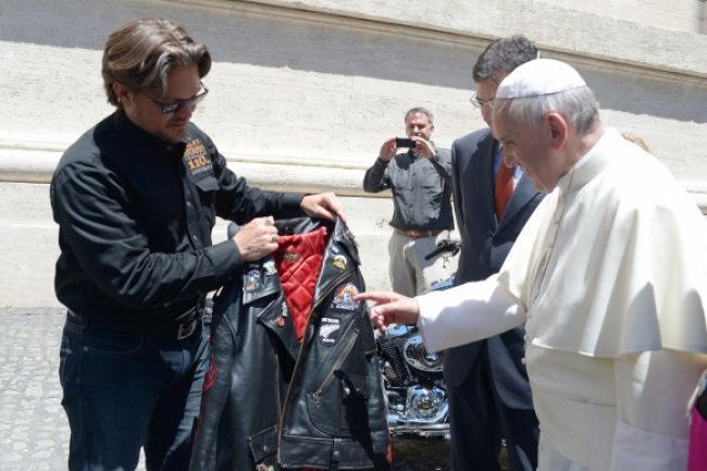 Pápež požehnal fanúšikom motorkárskej značky Harley-Davidson