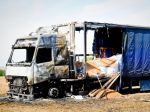 Pri Podhrabine horel kamión, príčiny požiaru vyšetrujú