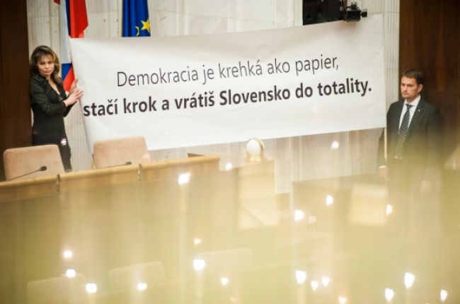 Poslanci horlivo diskutovali o Čižnárovi, on nevystúpil