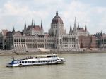 Časť budapeštianskeho parlamentu evakuovali pre bombu