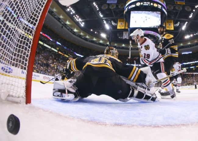 V štvrtom finále NHL padlo 11 gólov, bodovali aj Slováci