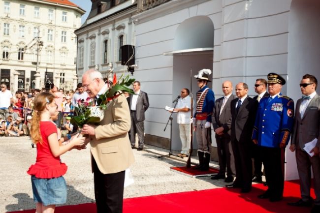 Deti sa prezidenta pýtali, koľko zarába či koľko má áut