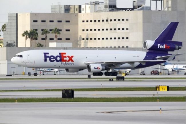 Zisk zásielkovej firmy FedEx prekonal odhady
