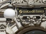 Štát predáva podiel UniCredit Bank, banke hrozí súd