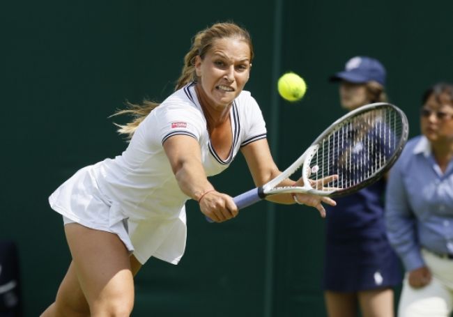 Dominika Cibulková po boji postúpila vo Wimbledone ďalej