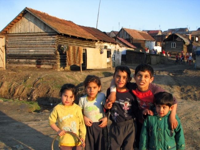 Komisia vyzvala Slovensko, aby zlepšilo postavenie Rómov