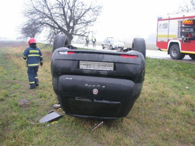 Vodič osobného auta zahynul pri zrážke s autobusom