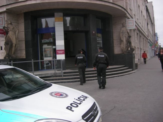 Policajti si v Prešovskom kraji posvietili na ochranu bánk