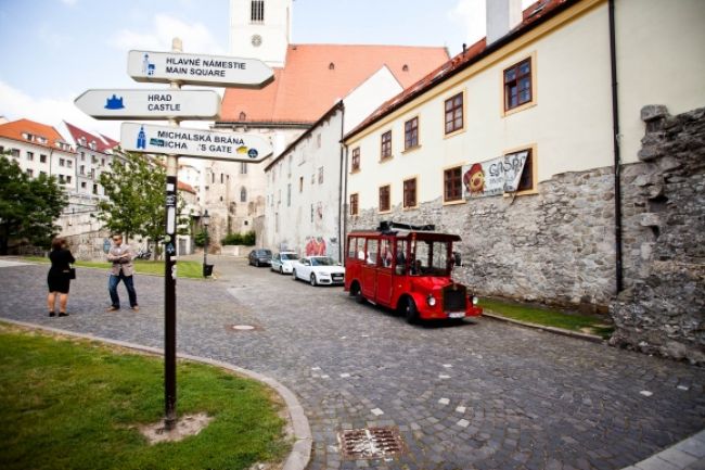 Vláčik Prešporáčik má novú trasu po zbúranom Podhradí