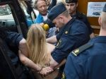 Členky FEMEN odhalili poprsie v štokholmskej mešite