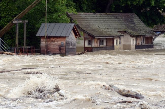 Česko ničia povodne, vláda vyhlásila núdzový stav