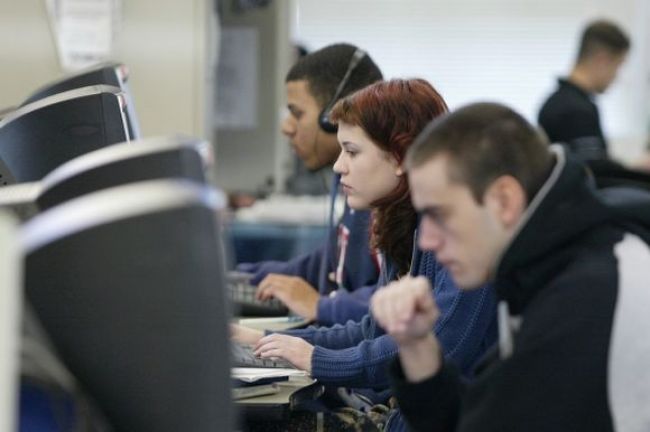 Absolventi informatiky očakávajú plat takmer 1 300 eur