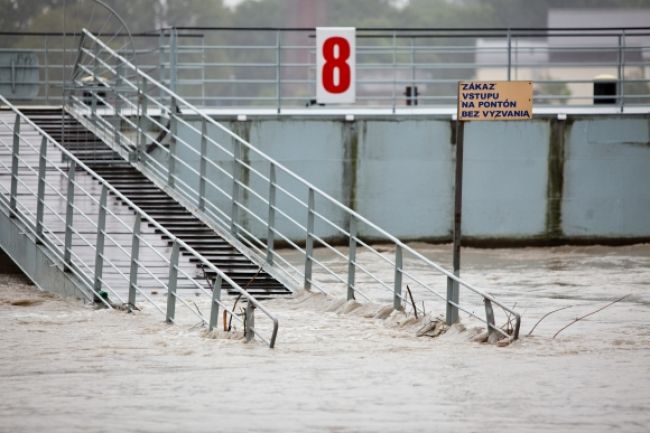 Platí mimoriadna situácia, Dunaj odrezáva Devín od mesta