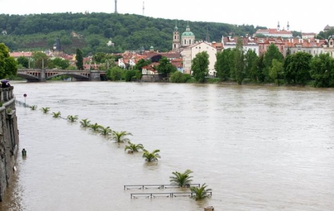 Vltava v Prahe kulminovala, kritická situácia je na Labe