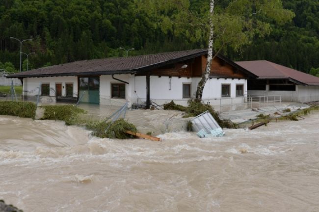 Vysoká voda sa blíži k Viedni, Dunajský ostrov je zaplavený