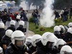 Turecká polícia použila proti demonštrantom plyn