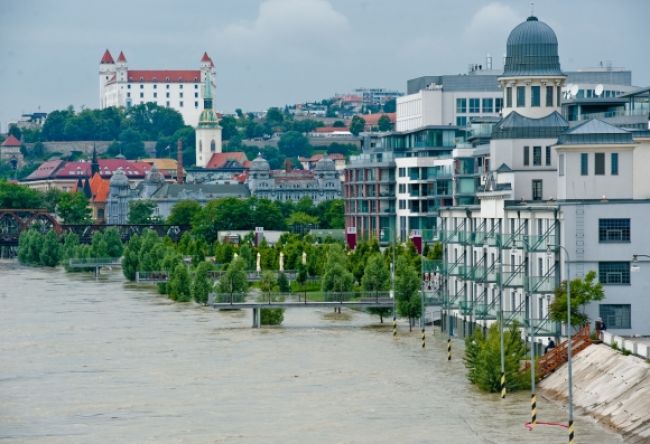 Dunaj mení mesto na nepoznanie, hladina stále stúpa