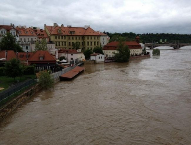 Labe prestala v Ústi stúpať, situácia ostáva kritická