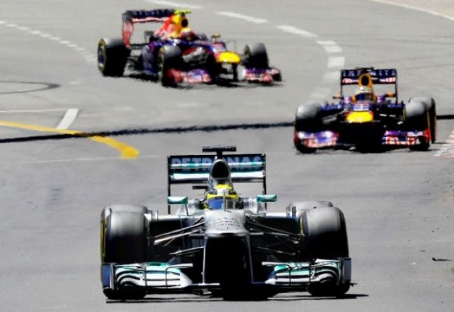 FIA si posvieti na testovanie Pirelli pneumatík Mercedesom