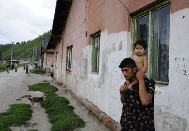 Rómska iniciatíva chce Ficovi poradiť, ako na nezamestnanosť
