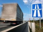 Dopravcovia môžu v Maďarsku jazdiť na dočasnú registráciu