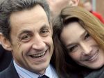 Sarkozyová lieta zadarmo, poburuje tým Francúzov