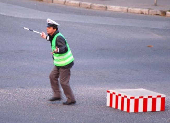 Policajti v Košiciach si preklepli autá s potravinami