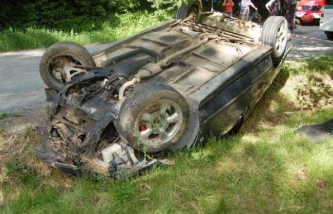 Na Liptove sa zrazil autobus s Mazdou, vodič neprežil