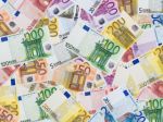 ECB prísľubom voľnej menovej politiky oslabila euro