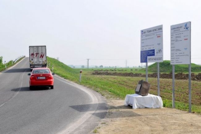 Pätnásťtisíc ľudí z Považia dalo podpis pod novú cestu R2