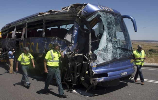 V Španielsku havaroval autobus, deväť pasažierov zahynulo