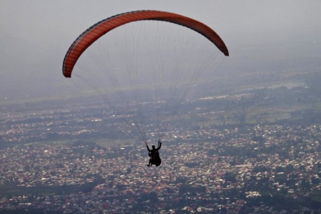 Peter Burian rokoval s Iránom o zadržaných paraglajdistoch