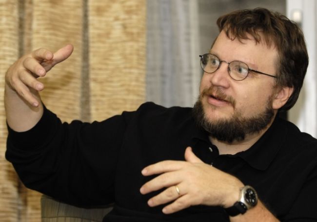 Del Toro chce do svojho Frankensteina obsadiť Cumberbatcha