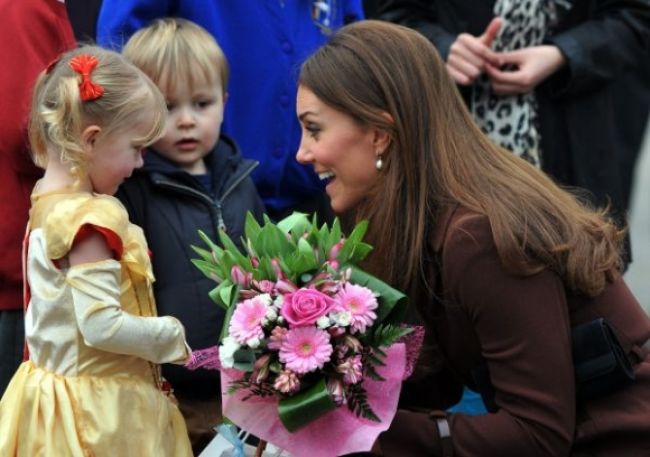 Buckinghamský palác zverejnil titul Catherininho dieťaťa