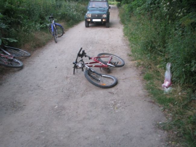 Vodič zrazil na poľnej ceste cyklistku, z miesta činu ušiel