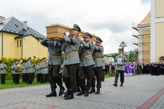 So zabitým slovenským vojakom sa prišli rozlúčiť stovky ľudí