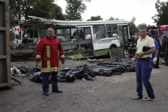 Pri Moskve vrazil nákladiak do autobusu, zahynulo 18 ľudí