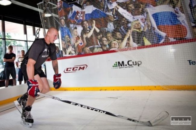 Slovenský obranca Čajkovský podpísal v AHL skúšobný kontrakt