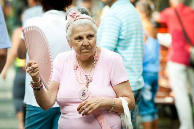 Stále viac dôchodcov chce aby im penzie posielali na účet