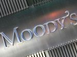 Moody's zlepšila výhľad ratingu USA na stabilný