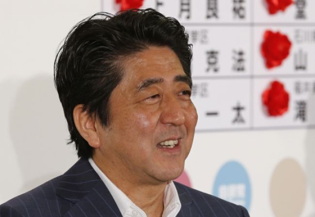 Premiérova strana vo voľbách v Japonsku jasne zvíťazila