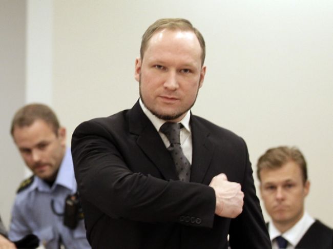 Zlosyn Breivik rozsieval v Nórsku smrť pred dvomi rokmi
