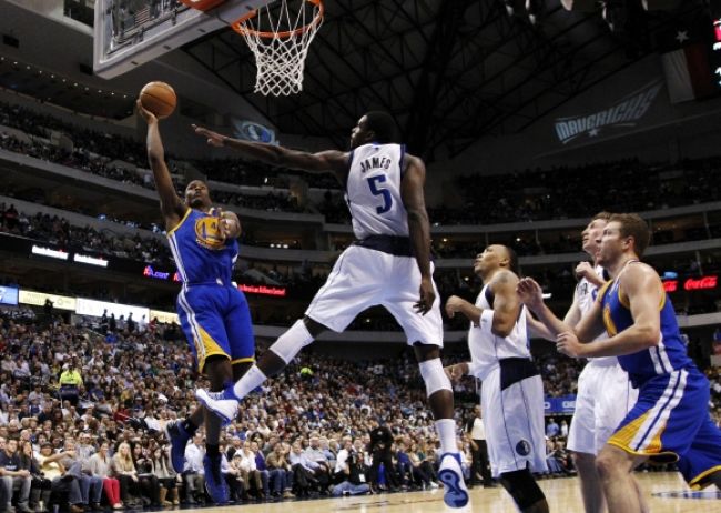 Exseržant armádneho letectva bude naďalej hrať v NBA