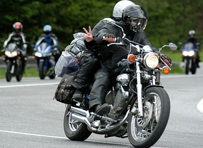 Opitý mladík bez dokladov sa preháňal na motorke