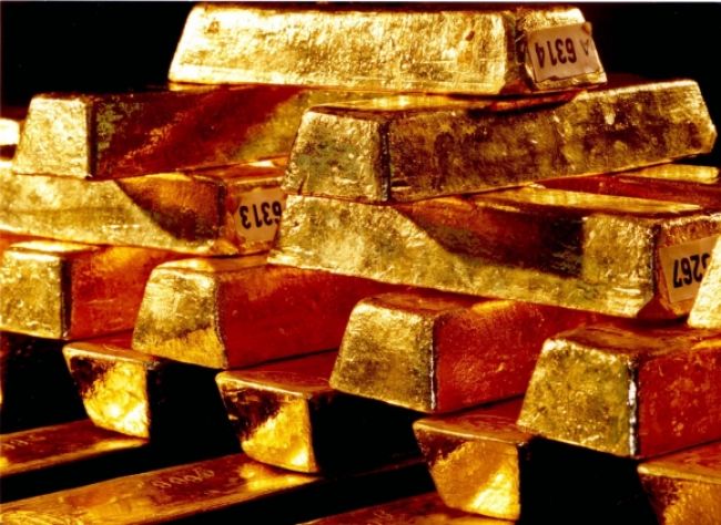Cena zlata dosiahla mesačné maximum, americká ropa zlacnela