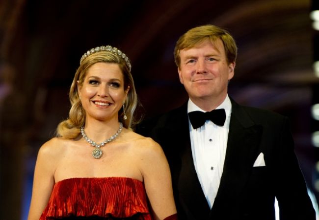 Haagski sudcovia odstraňujú portréty novej kráľovnej