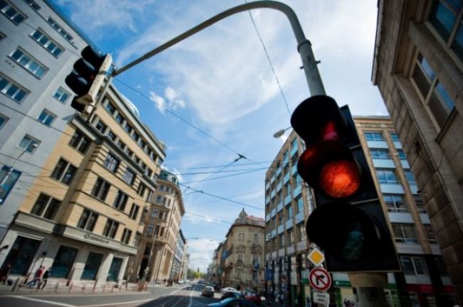 Žilina zintenzívni zelenú na semaforoch a osadí zrkadlá